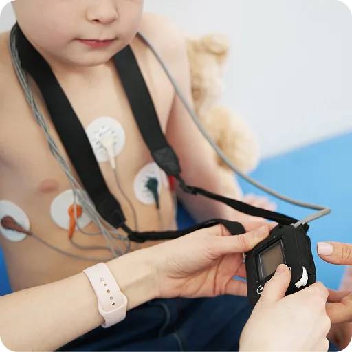 Child wearing a heart monitor